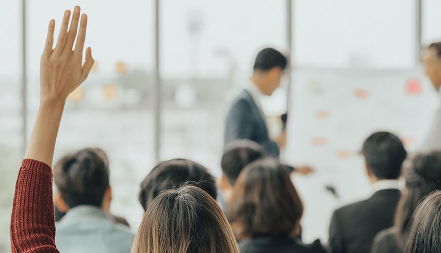 BLOG__Knowing-When-to-Speak-Up-in-a-Meeting-and-When-to-Keep-to-Yourself