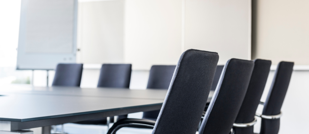 How to set up a meeting room - choose the right meeting room space and layout.