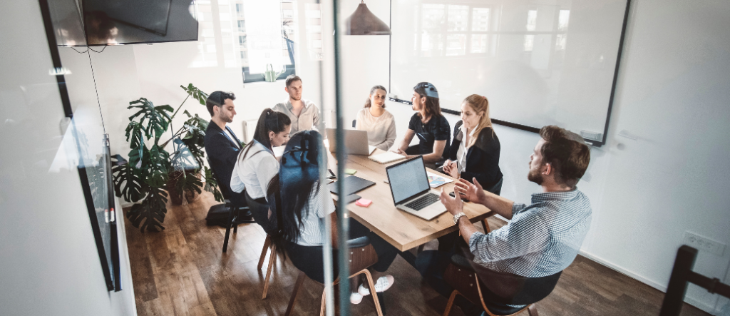 How to set up a meeting room - prepare the room for a hybrid meeting